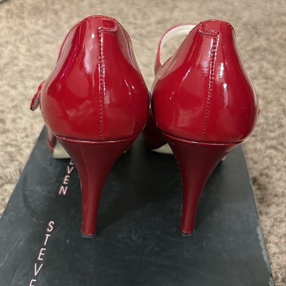 Cute mary jane style heel. - Picture 3 of 5